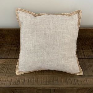 NWT. Set of two 20“ x 20“ linen beige pillow covers. Please note: covers only.